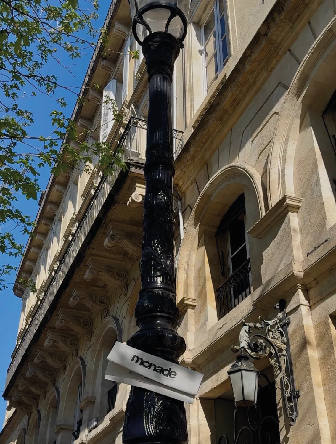 Lampadaire • agence monade talent Lampadaire • agence monade talent